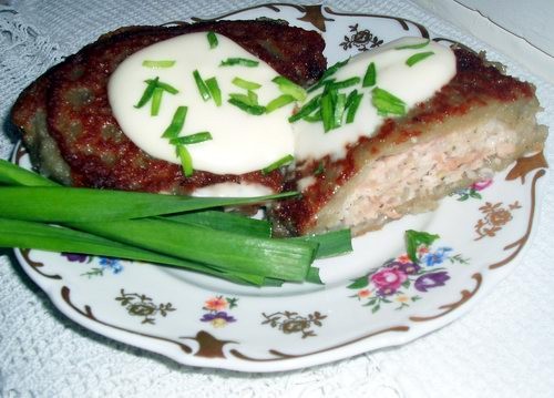 Драники фаршированные мясом Сырой картофель натереть на мелкой терке, добавить муку яйцо и все пере...