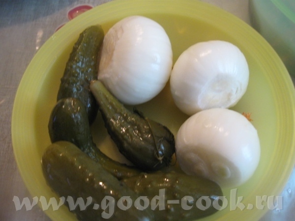 КОТЛЕТЫ С СОЛЕНЫМИ ОГУРЦАМИ Вкусные котлетки с начинкой из соленых огурцов, которые придают пикантн... - 3