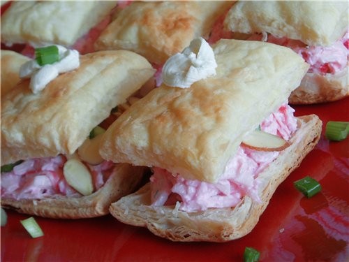 Хрустящее слоеное тесто, сливочная крабовая начинка