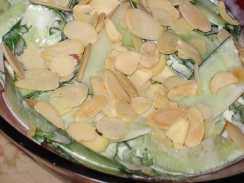 Салат с огурцами и миндалем (от с кукинга, словами автора) 3 небольших огурца (или 1 большой салатн...