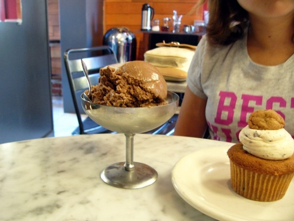 Следующим по плану у нас было кафе с названием Citizen Cake, 399 Grove St - 2