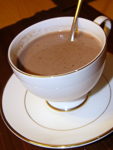 В студеную зимнюю пору так иногда хочется себя согреть чашкой горячего шоколада