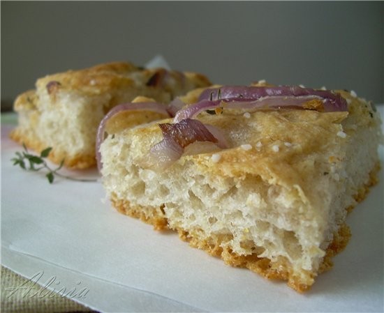 Фокачча с луком и травами