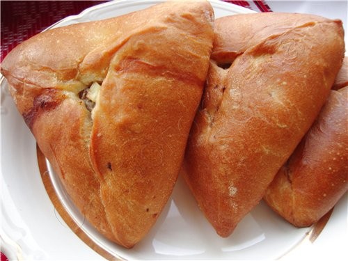 Пироги с мясом, картошкой и луком тесто 2/3 стакана ледяной воды соль 100 мл растительного масла 50...