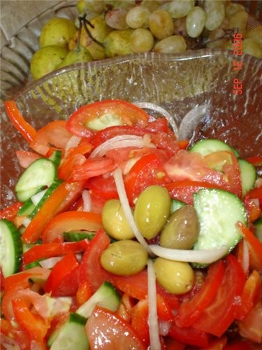 Я вот гречку с подливкой сделала , кабачки с майонезом, чесноком и заатаром-тимьян и салат (заправк... - 3