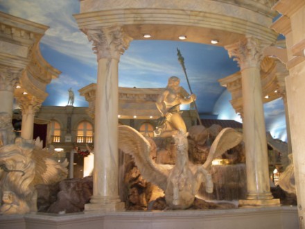 Один из самых красивых отелей в Вегасе, на мой взгляд, безусовно Ceasar palace Он протягивается на... - 7