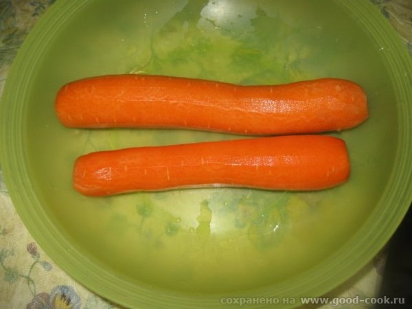 Мясо накрываем крышкой и убавляем огонь