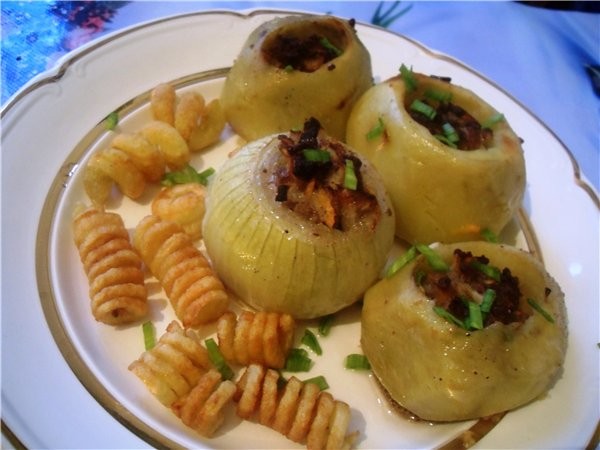 Фаршированный картофель очистить картофель и вырезать середину либо ножом, либо выемкой для вырезан...