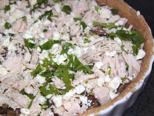 А тем кто любит открытые пироги, предлагаю Пирог с курицей, грибами, луком пореем и сыром фета на к... - 2