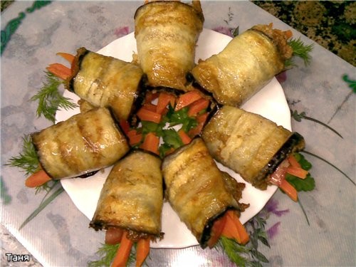 Цветные баклажановые рулетики