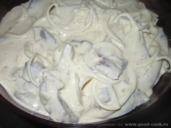 Перемешиваем и выкладываем кусочки сельди - 4