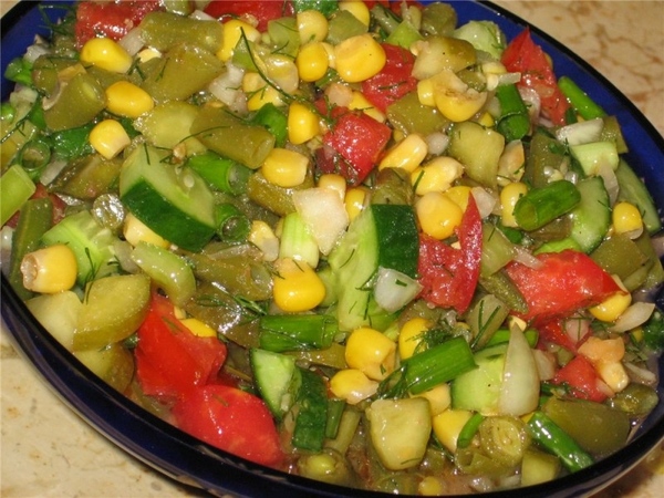 Салат "Пестрый" 1 банка кукурузы (150 гр) 250 гр тушеной стручковой фасоли ( варенная ) небольшой с...
