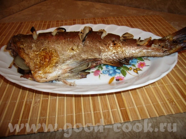 Запеченая ставрида с луком