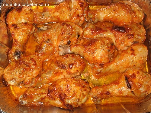 Девочки,а у нас вчера были Сочные куриные бёдрышки Салат из кольраби и лука