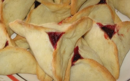 И так Пурим: Уши с маком и финиками (это не газета, а поднос так оформлен) Уши с шоколадной пастой... - 3