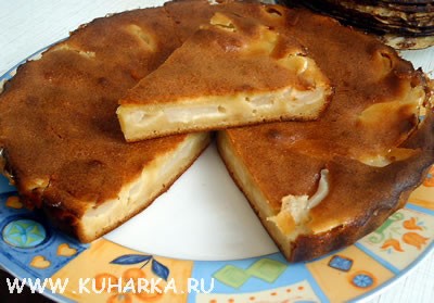 "Нежное кольцо с грушами и белым шоколадом" (по рецепту кольцо, но я сделала простой пирожок )