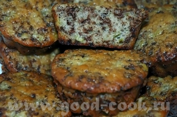 И ещё очень вкусные маффинчики - любимый вкус моей дочери - ревень и шоколад