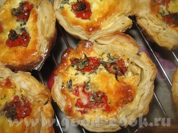 ЗАКУСКА ИЗ ЗАПЕЧЕННЫХ ЧЕРРИ В ТАРТАЛЕТКАХ Красивое и очень вкусное блюдо, которое не стыдно подать...