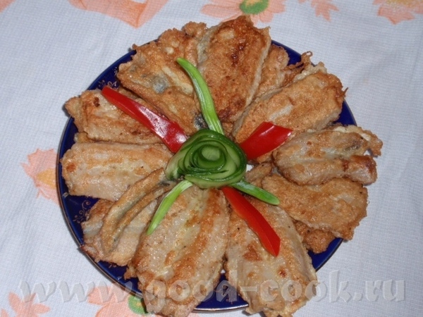 Жареное филе свежей салаки Салат - паштет из крабового мяса я только зелень купить забыла,но все ра...
