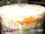 Затем слой картофеля и три желточка, тщательно промазываем майонезом и прижимаем - 2
