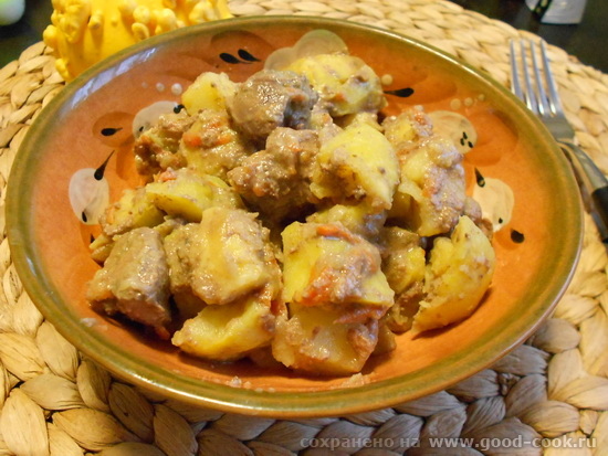 тушеная куриная печень с отварной картошкой