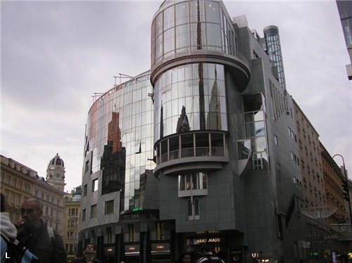 Все здесь не поместить но вот этот Haas Haus невероятно красив