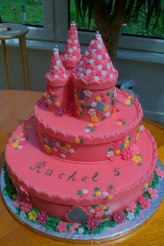 Делала тортик для девочки: