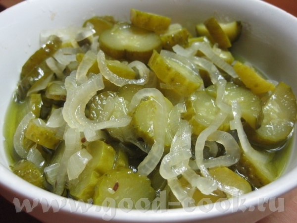 Салат "Латгальский" (огурцы маринованные салатные с маслом)