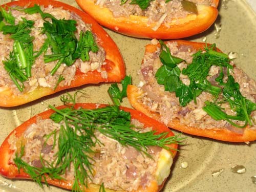 "Куринные перчики" 1 курица 5 шт лука 1 ст грецких орехов 2 ст