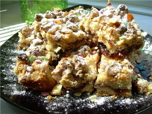 Пасхальное песочное Пирожное со сливовым повидлом и фундуком