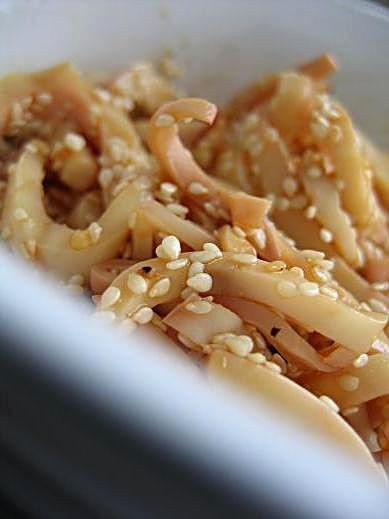 салат из кальмара с кунжутом
