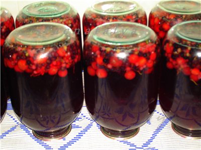 Напишите мне пожалуста рецепт кампота КОМПОТ АССОРТИ В чистые 3х л банки ложим вишню, черную и красную смородину (кол-...