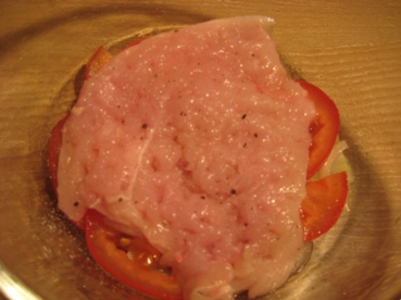 Слоёное мясо Нам потребуется филе курицы, говядина, сыр, помидоры, яйцо, лук и горчица Форму чуть с... - 3