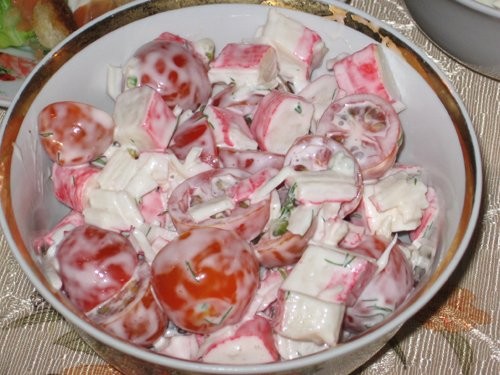 Выставляю очередной отчет с праздника, правда не новый, с начала месяца: Салат с семгой от Jazzinit...