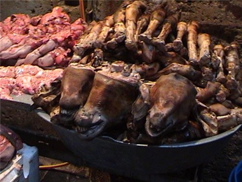 а это фото с рынка в халебе-так продают мясо - 2