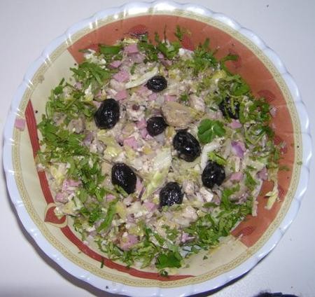 Салат Квашенка ( своя импровизация) получилось очень вкусно Состав продуктов: квашеная капуста - пр...