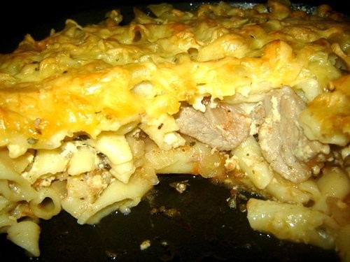 Macarrones con nata Продукты: 250 г макарон 400 г рубленого мяса (свинина, курятина) 1 луковица 2-3...