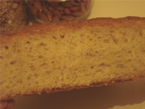 хе-хе,уже давно разрезала ,какая же вкуснятина,не дождалась пока остыл,уже почти половины нет(я пек...