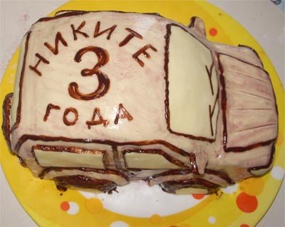 Вот, нашла торты-машинки с мастикой