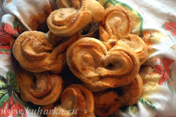 На завтрак были плюшки "Сердечко" из теста, которое осталось после ZWIEBELKUCHEN