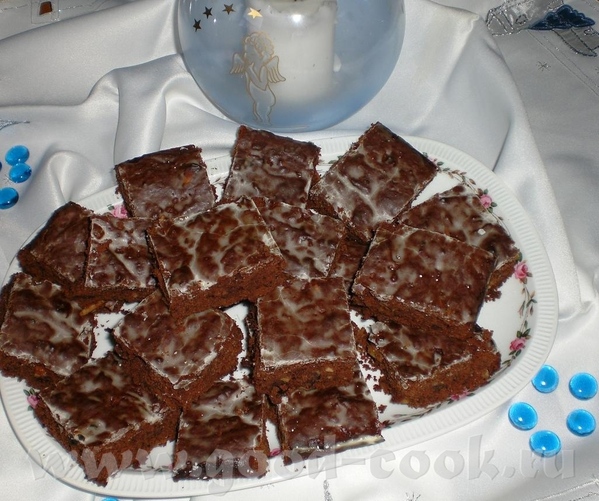 Rum-Pflaumen-Brownies mit Pinienkernen Ромовые браунис с черносливом и орешками