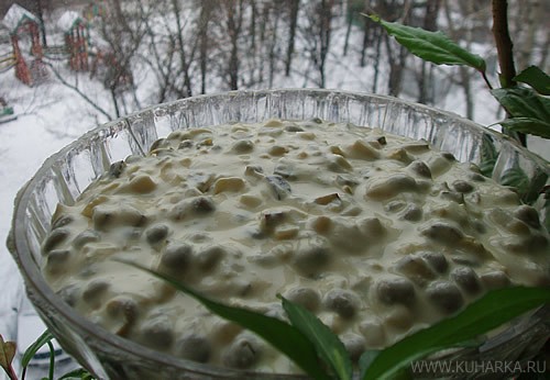 А у нас сегодня была запеченая курочка от Mili , салат "Зимушка" и плюшки из хрущевского теста - 2
