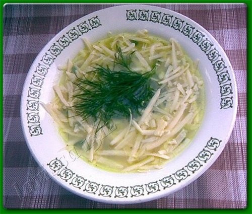 ЛЁГКИЙ ПРЯНЫЙ СУПЧИК С СЕЛЬДЕРЕЕМ И СЫРОМ 1 л куриного (овощного) бульона 1 клубень небольшой сельд...