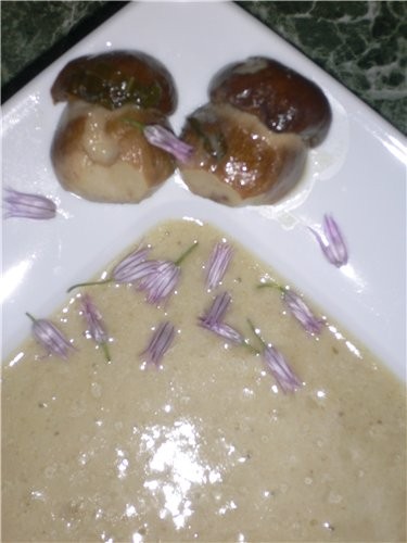 Ну любит он когда все вкусное и готовое под носом - 2