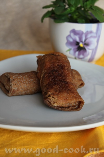 я вам тут покушать принесла гречневые блинчики с мясом, ага и бельгийские печеньки к кофею кушайте,...