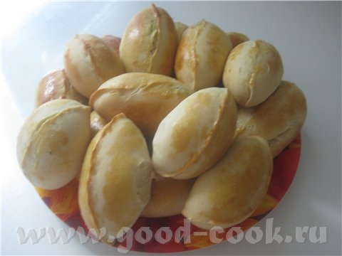 закрытые с зелёным луком , укропом , яйцами