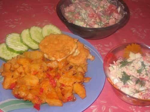 У нас сегодня на ужин были "Легкие куринные котлетки" от с картошечкой и овощами и два салатика: кр... - 2