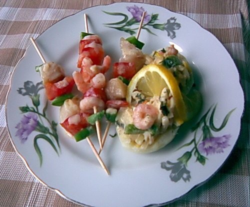 Сегодня я приготовила очень вкусную закуску, попозже напишу рецепт, а пока угощайтесь
