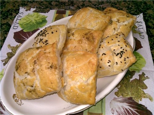 Бурекасы с творогом,оливками и заатаром(майоран) Готовое слоеное тесто 200 г творога 100 г домашнег... - 4