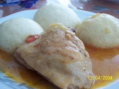 к этим булочькам мы готовим куриные ножки, окорчка, моим чистим, разризаем на половинки и обжаривае...